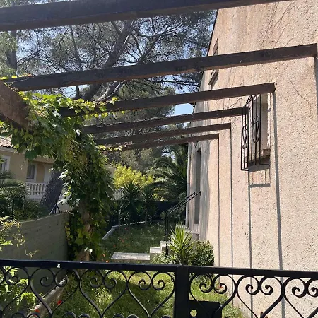 Mezzanine Avec Jardin Privatif, Parking Et Clim - Saint-raphael - Fr-1-226a-81 *